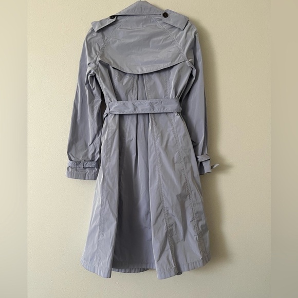 Burberry Trench Coat with Belt - Picture 4 of 8